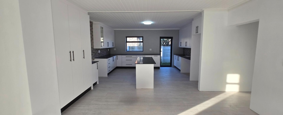 4 Bedroom Property for Sale in Franskraal Western Cape